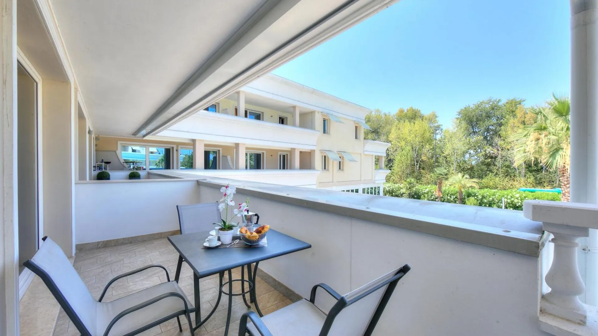 Apartment Rivoltella Apt With Pool 600M From Lake - Happy Rentals Desenzano del Garda Italy