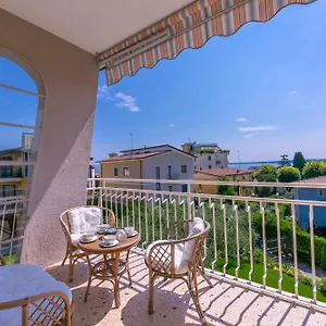 Apartment La Maison Fleurie - Happy, Desenzano del Garda