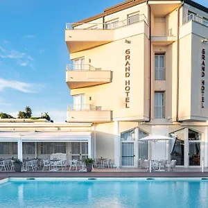https://grand-hotel.it-tuscanyhotel.com